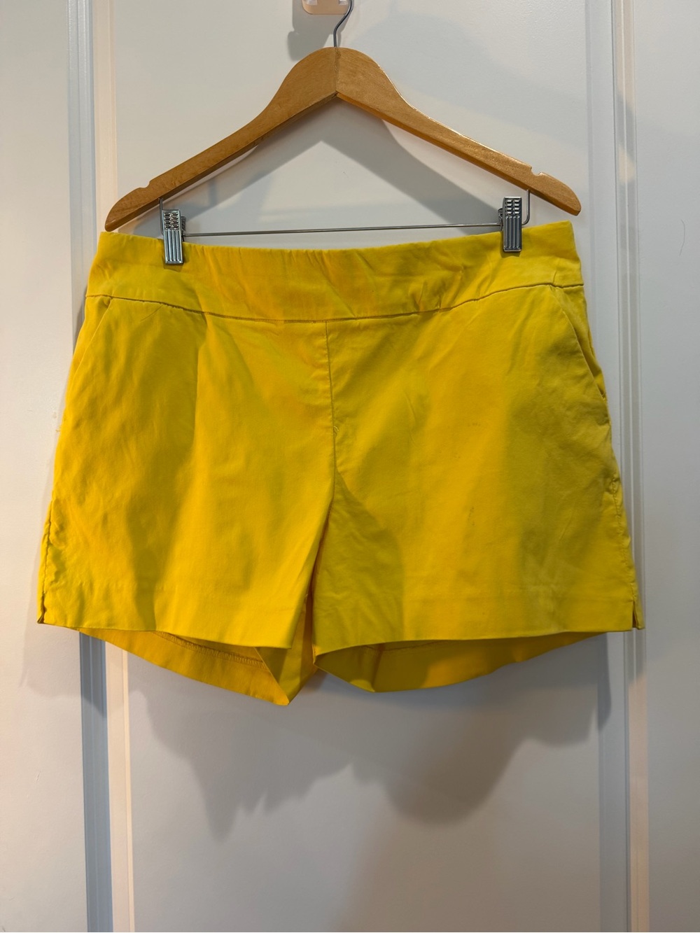New York & Company Yellow Pull-On Shorts XL Stretch Pocket Summer